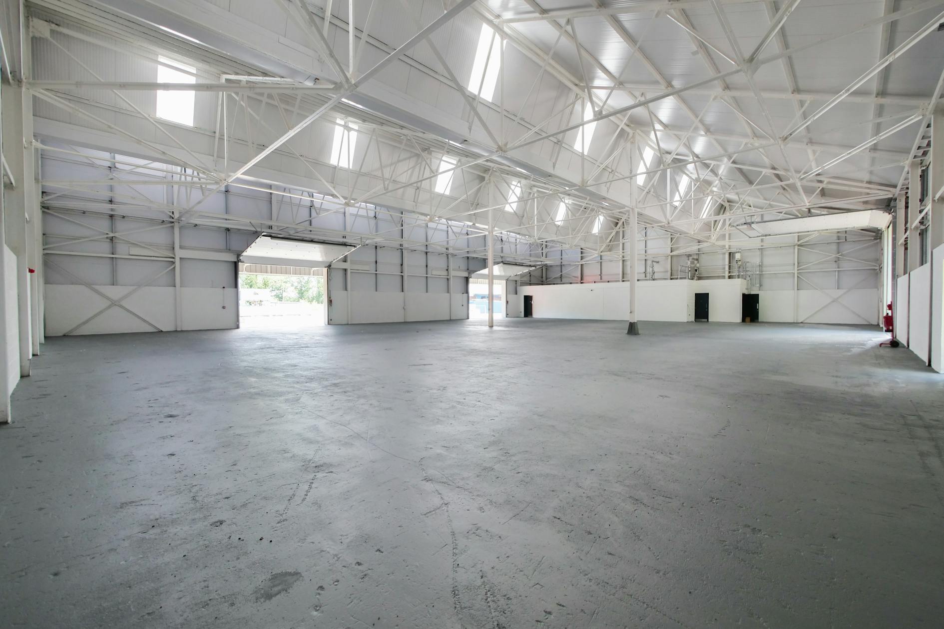 Burnetts Ln, Southampton for lease Interior Photo- Image 1 of 10