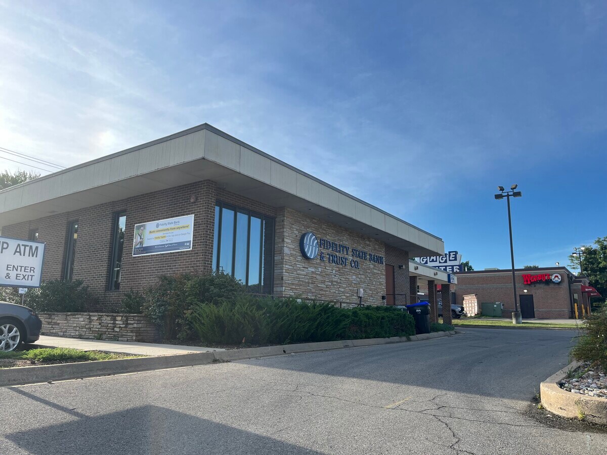 1241 SW Gage Blvd, Topeka, KS 66604 Fidelity Bank