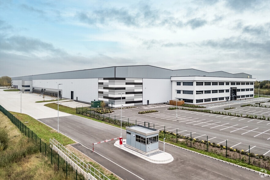 549 Lovels Way, Widnes for lease - Building Photo - Image 3 of 32