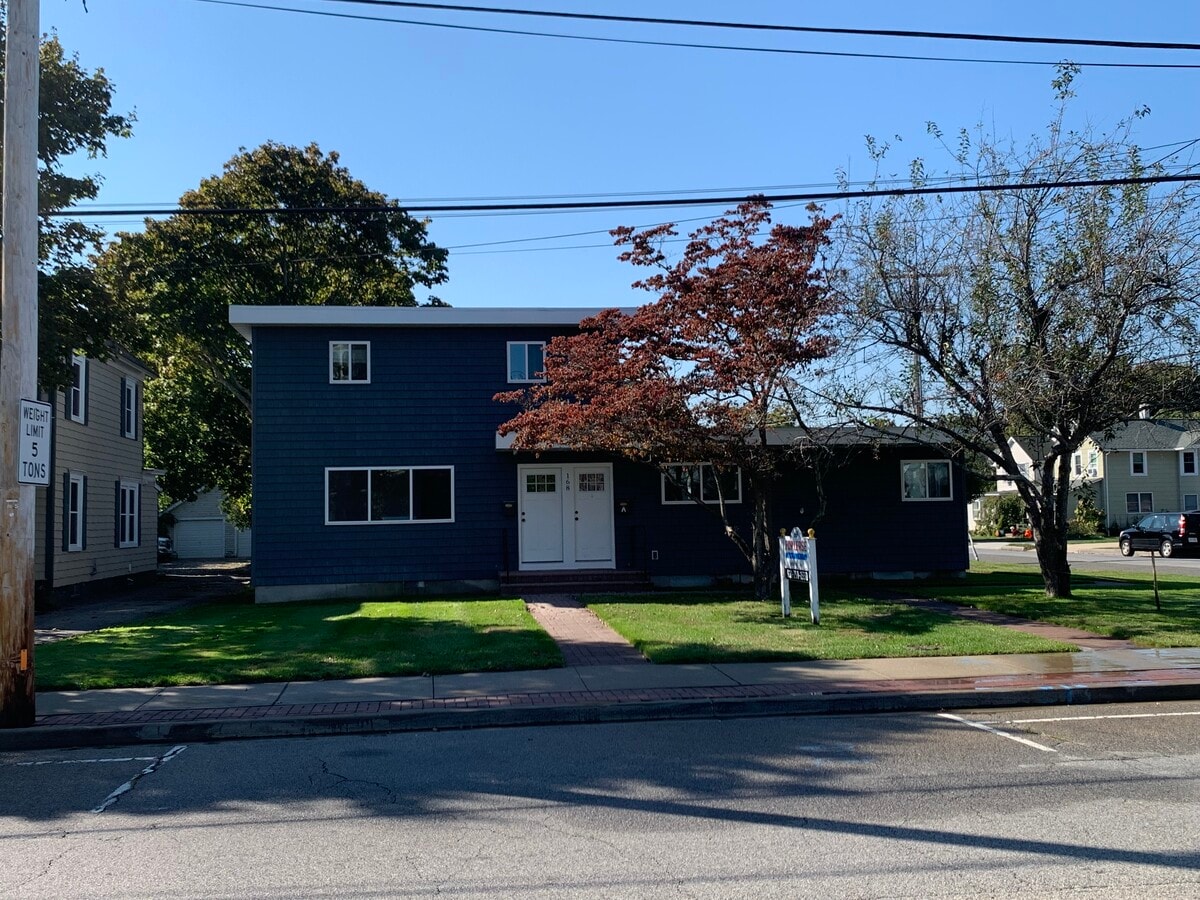 168 N Ocean Ave, Patchogue, NY 11772