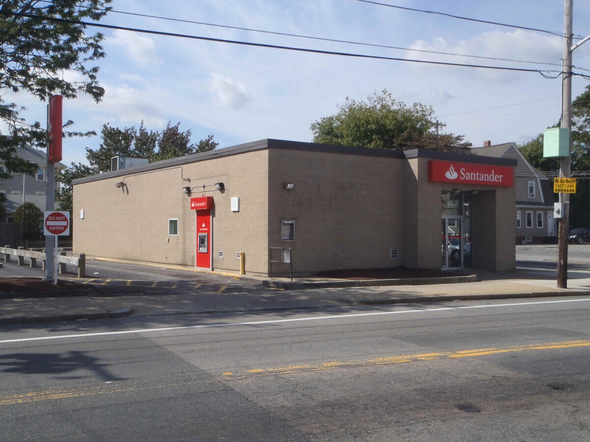 380 Smithfield Ave, Pawtucket, RI 02860