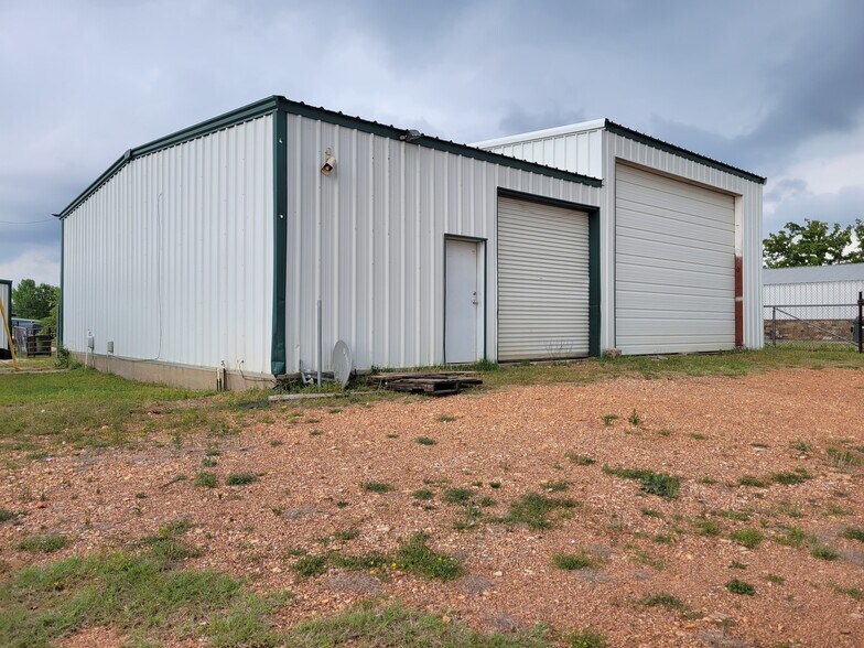 952 E Highway 71, Bastrop, TX for sale - Building Photo - Image 1 of 1