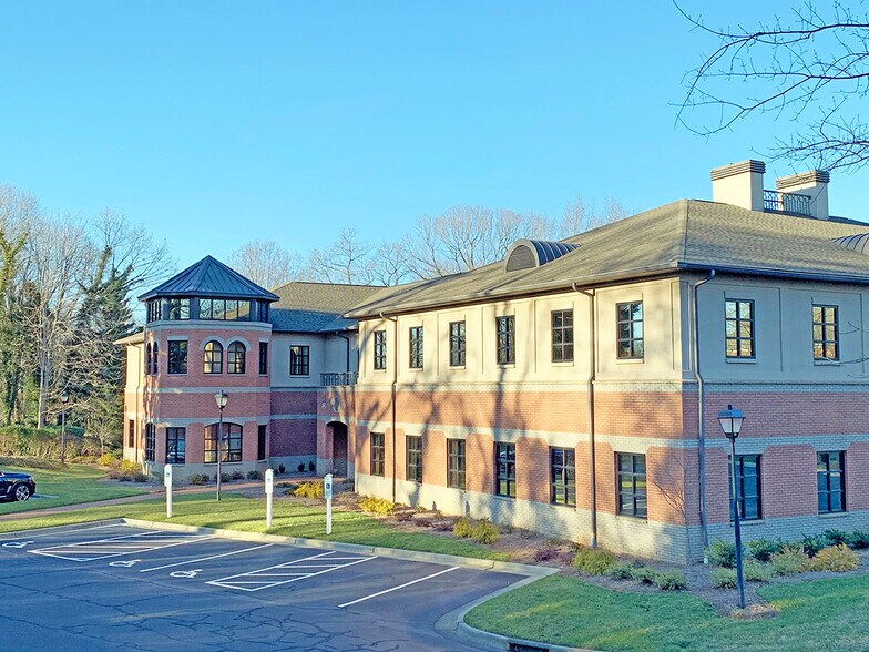 4505 Country Club Rd, WinstonSalem, NC 27104