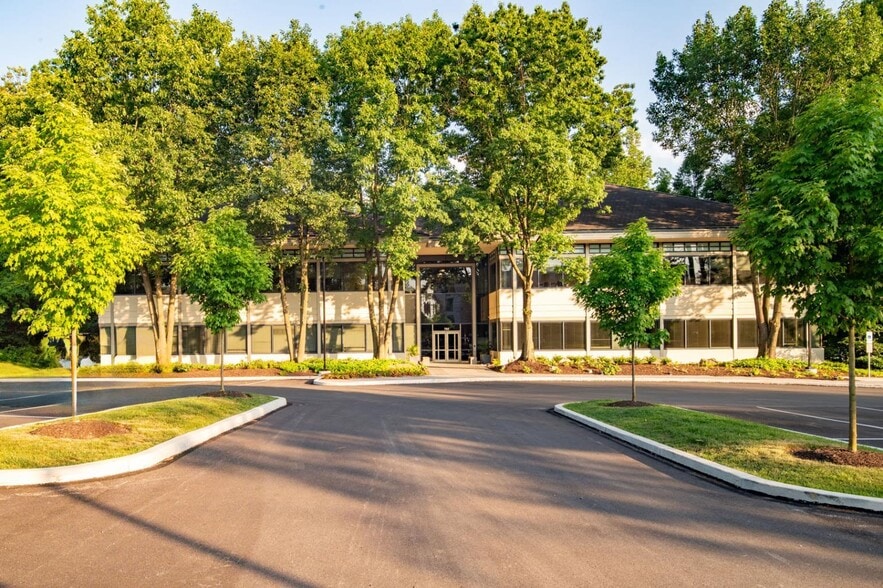 760 Constitution Dr, Exton, PA for lease - Building Photo - Image 1 of 10