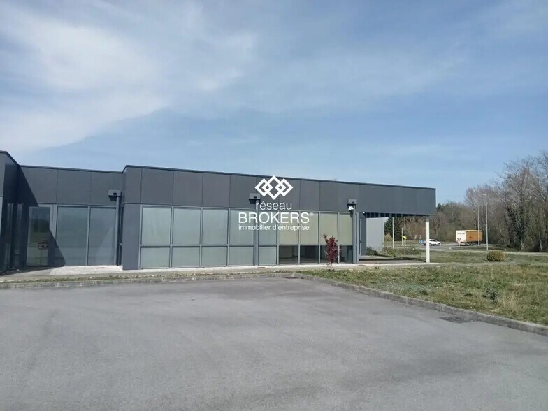 Retail in Lannemezan for lease - Building Photo - Image 1 of 19