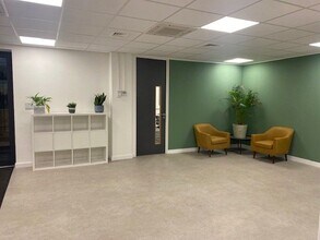 81-81A Bridge Rd, East Molesey for lease Interior Photo- Image 2 of 13