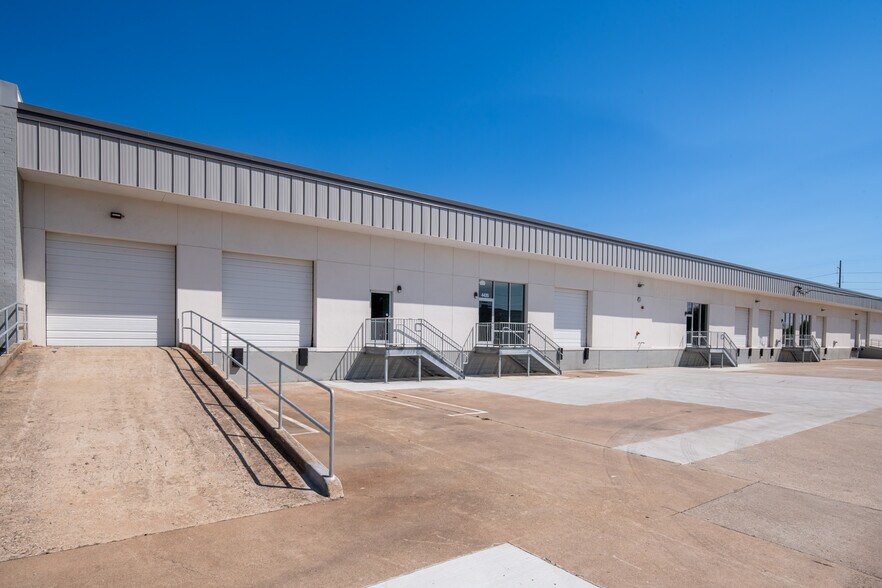 4433-4435 Mint Way, Dallas, TX for lease - Building Photo - Image 1 of 10