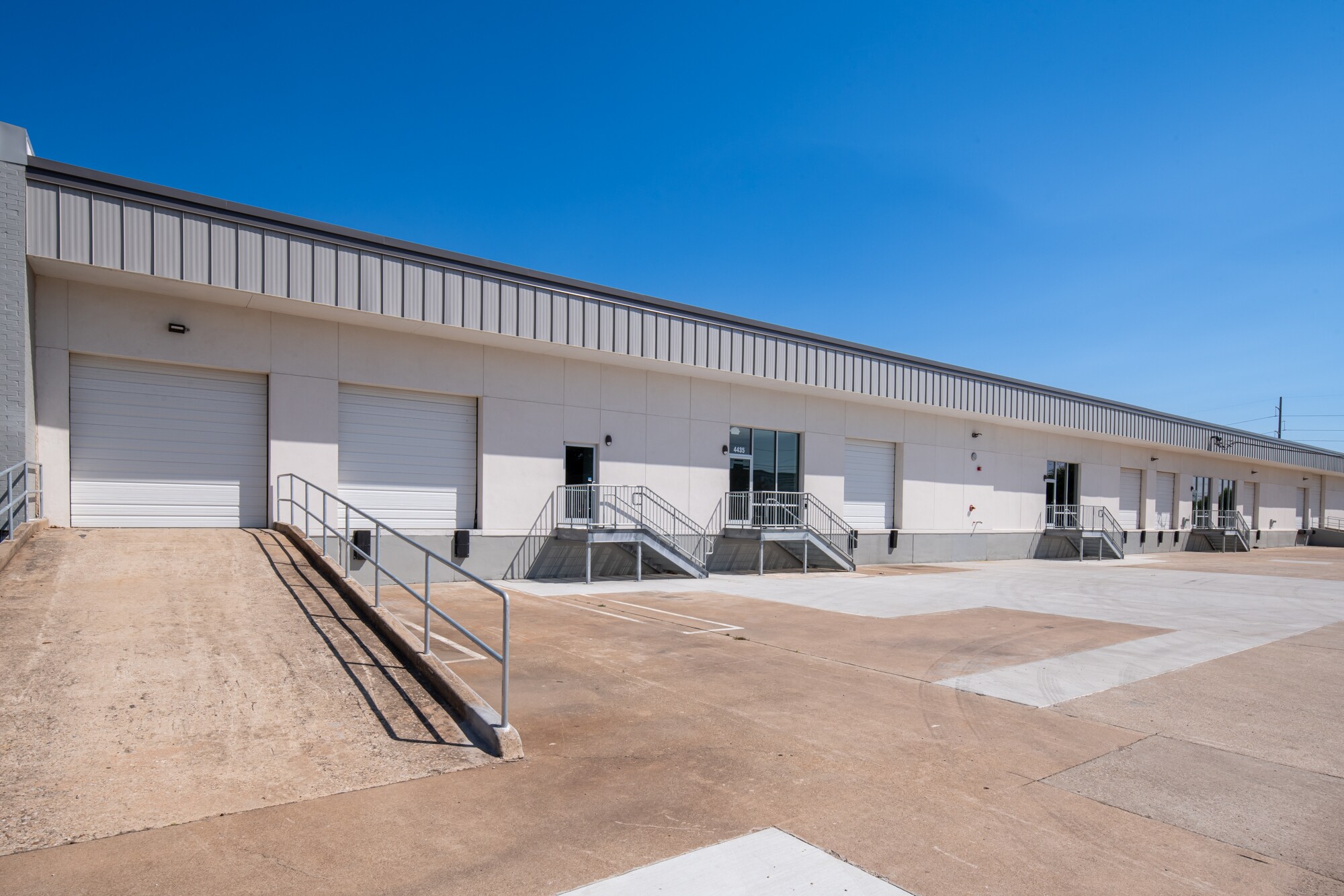 4433-4435 Mint Way, Dallas, TX for lease Building Photo- Image 1 of 11