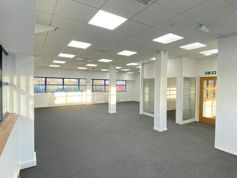 Avro Ct, Huntingdon for lease - Building Photo - Image 2 of 9