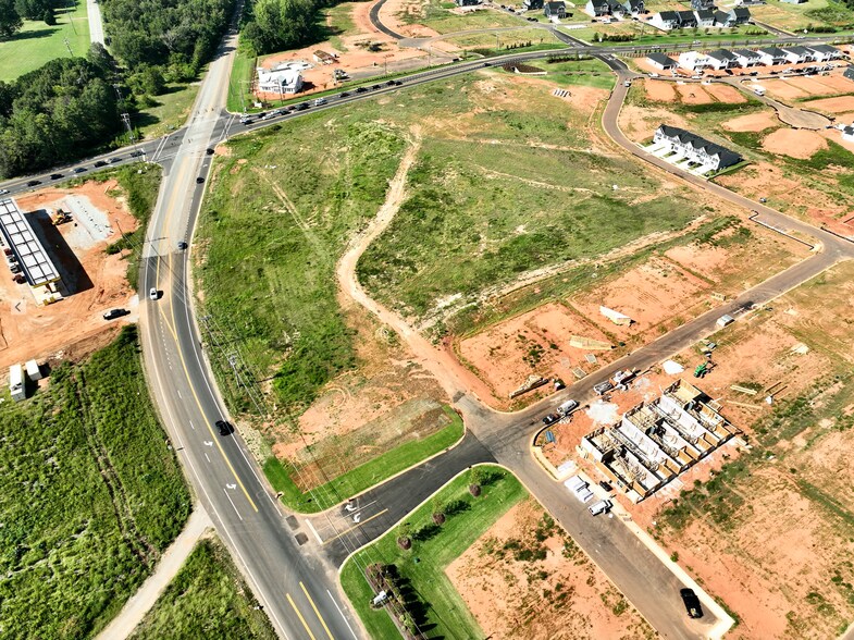 1116 Ashmore Bridge Rd, Greenville, SC 29605 Outparcels in Shopping