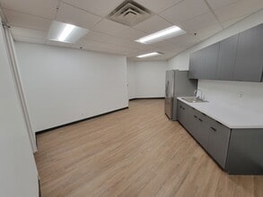 3433 NE Broadway St, Minneapolis, MN for lease Interior Photo- Image 2 of 5