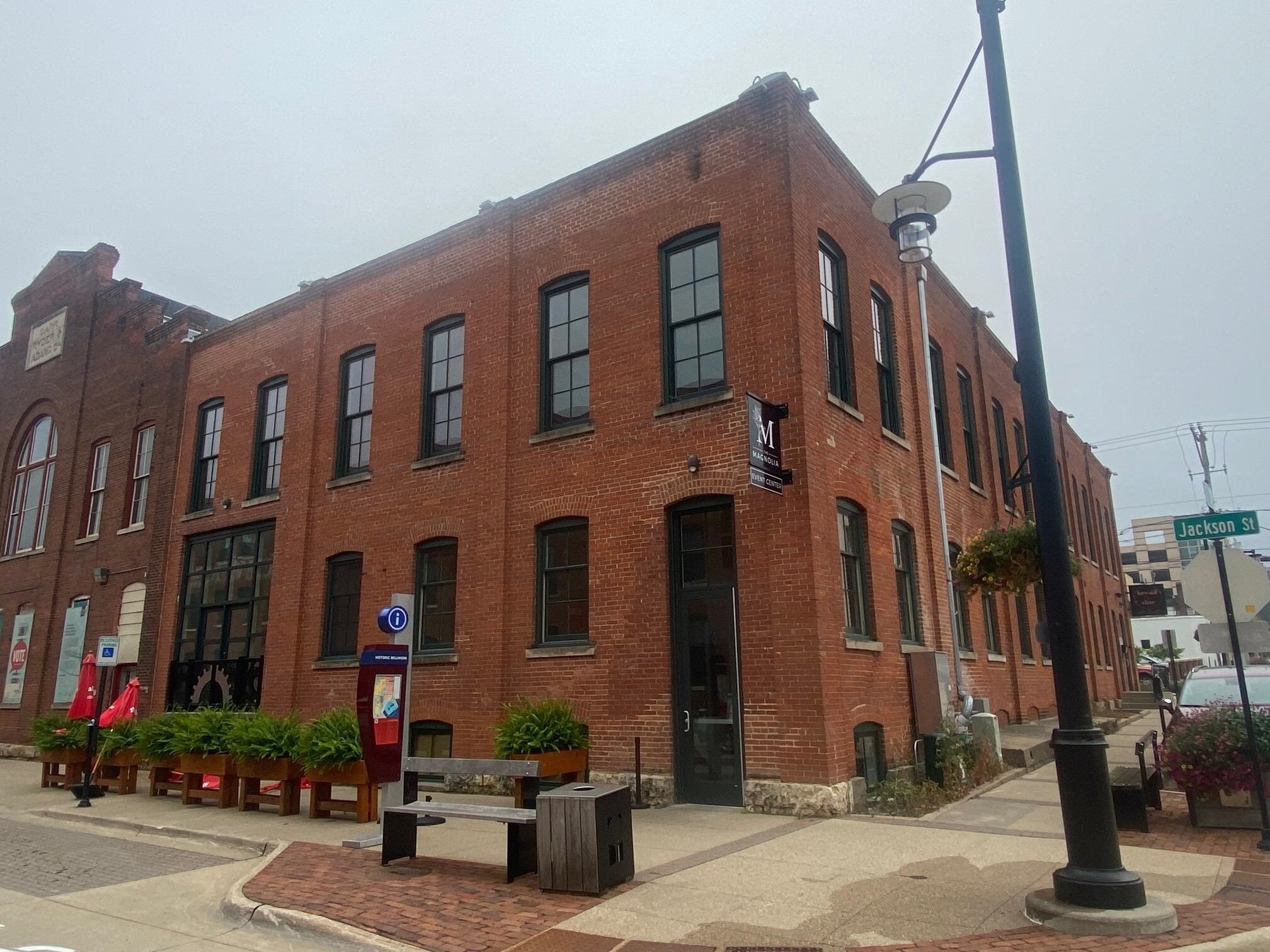 168 E 10th St, Dubuque, IA for sale Building Photo- Image 1 of 1