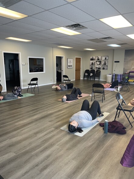 2410 Milwaukee St, Delafield, WI for lease - Building Photo - Image 2 of 17