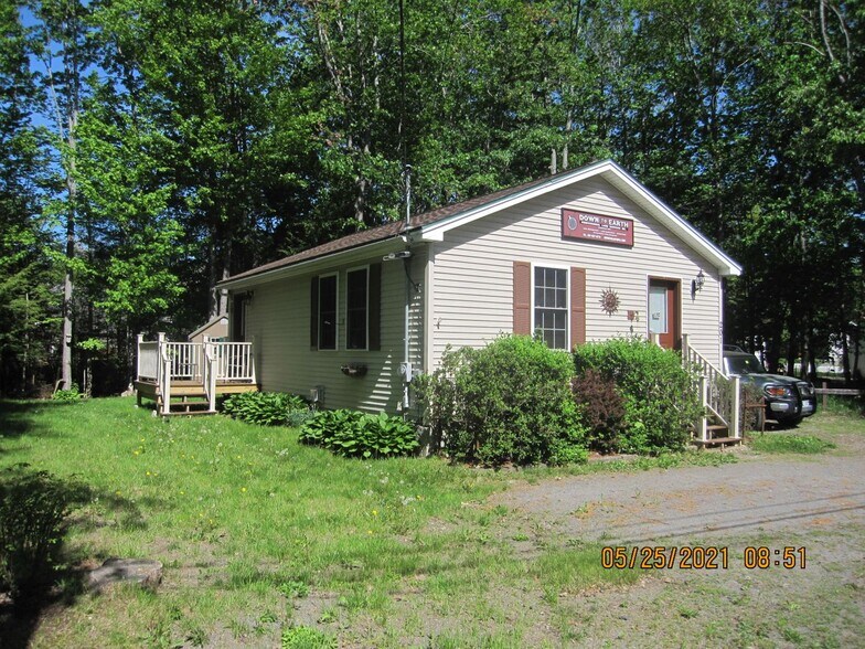 201 Main St, Bradley, ME 04411