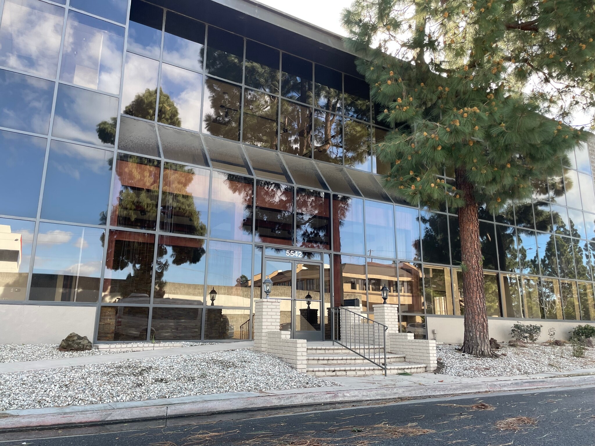 5542 Buckingham Dr, Huntington Beach, CA for sale Building Photo- Image 1 of 18