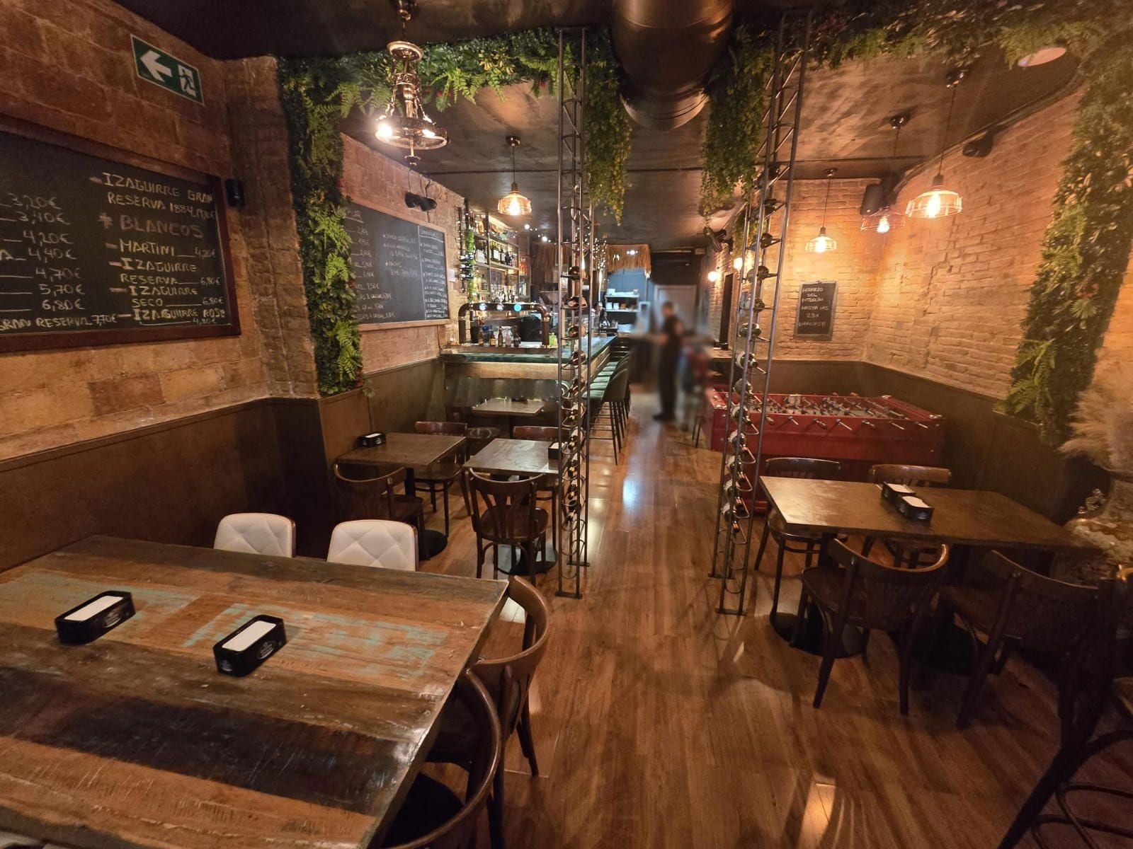 Retail in Barcelona, Barcelona for lease Interior Photo- Image 1 of 12