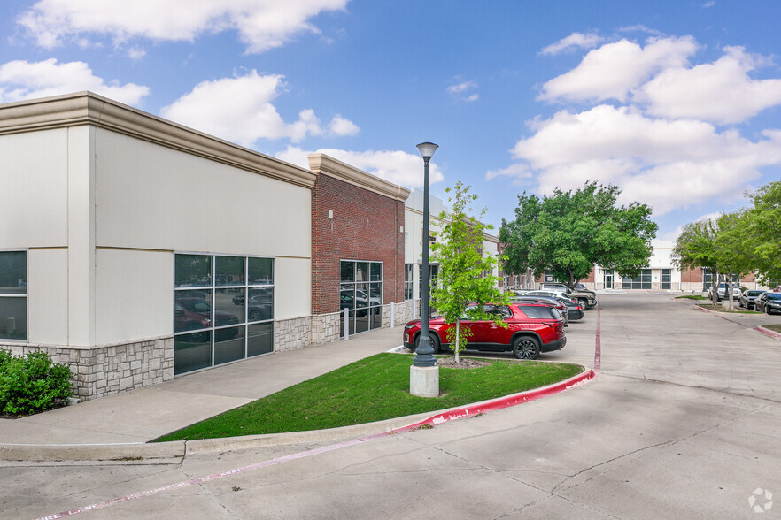 601 S Main St, Keller, TX for lease - Building Photo - Image 2 of 7