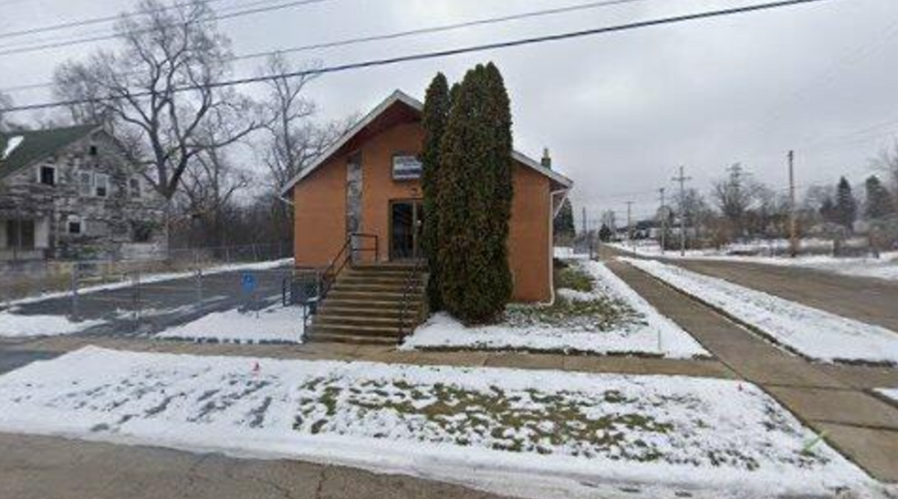 802 E Baltimore Blvd, Flint, MI for sale - Primary Photo - Image 2 of 4