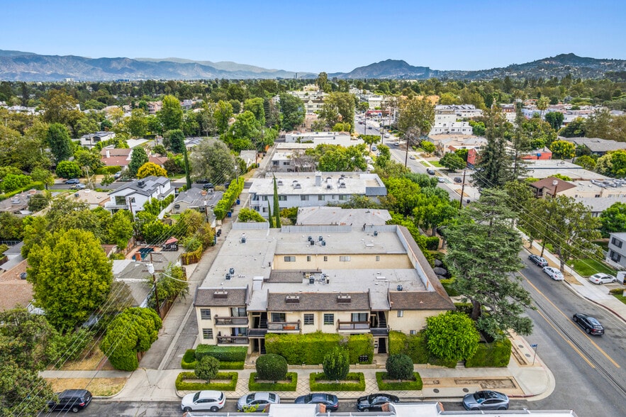 13021-13025 Moorpark St, Studio City, CA for sale - Building Photo - Image 2 of 12