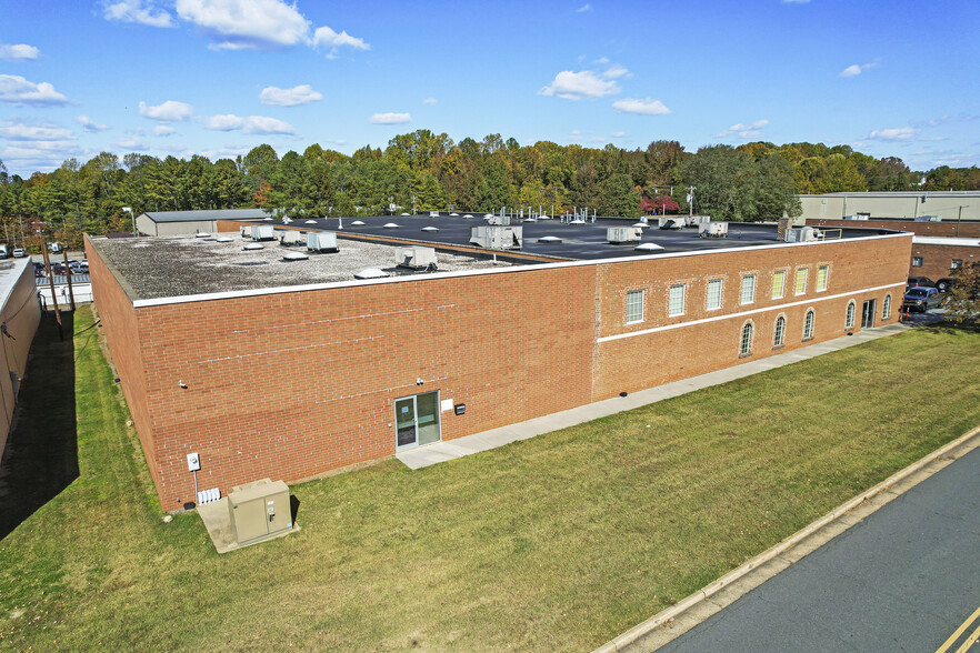 4795 Commercial Plaza St, Winston-Salem, NC for sale - Building Photo - Image 1 of 1