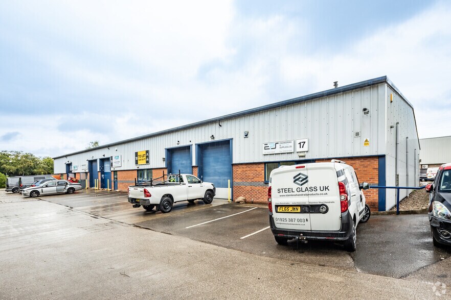 Willow Ct, Warrington for sale - Primary Photo - Image 1 of 1