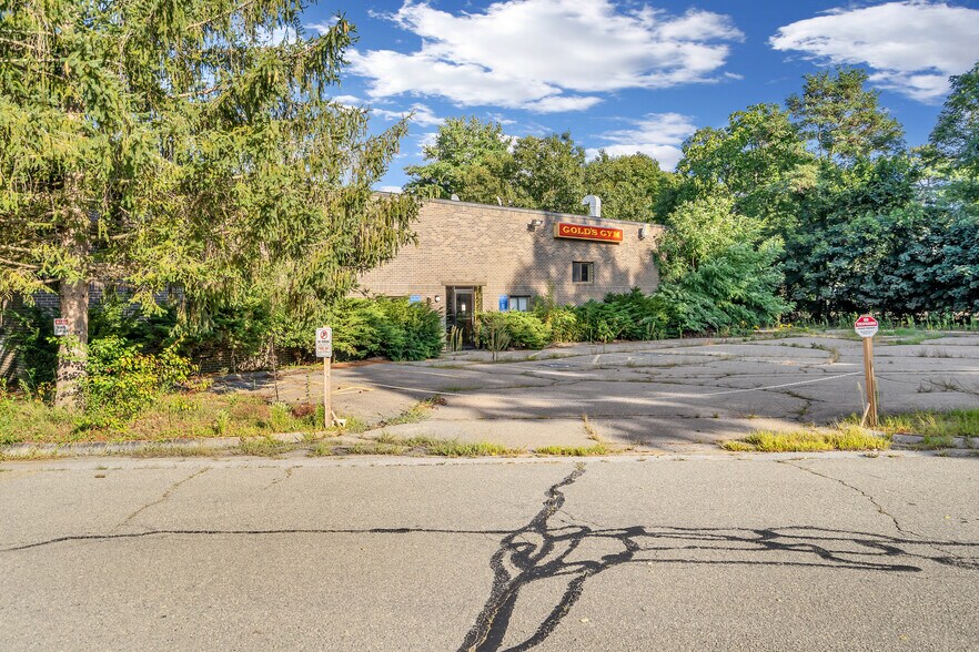 61 Domino Dr, Concord, MA for sale - Building Photo - Image 1 of 1