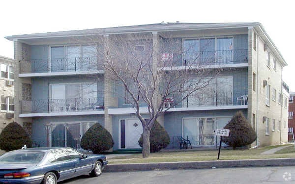 11195 S Roberts Rd, Palos Hills, IL for sale Primary Photo- Image 1 of 3