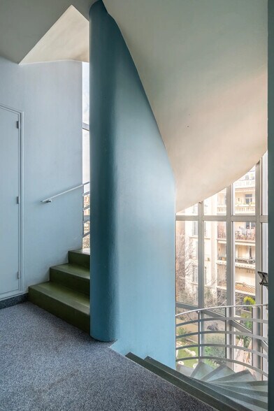 Office in Marseille for sale - Interior Photo - Image 2 of 6