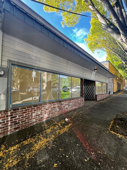 1700-1720 NW Marshall St, Portland, OR for lease - Building Photo - Image 2 of 5