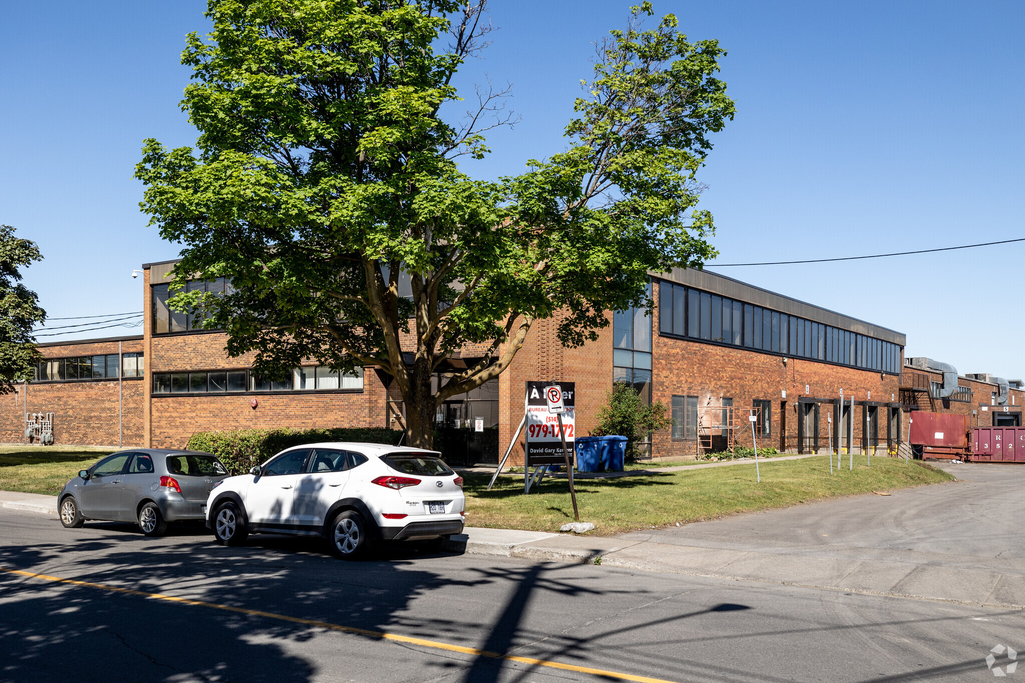 5775 Rue Ferrier, Mont-Royal, QC for lease Primary Photo- Image 1 of 9