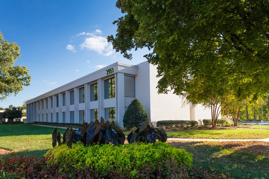 2951 Flowers Rd S, Atlanta, GA for lease - Primary Photo - Image 1 of 24