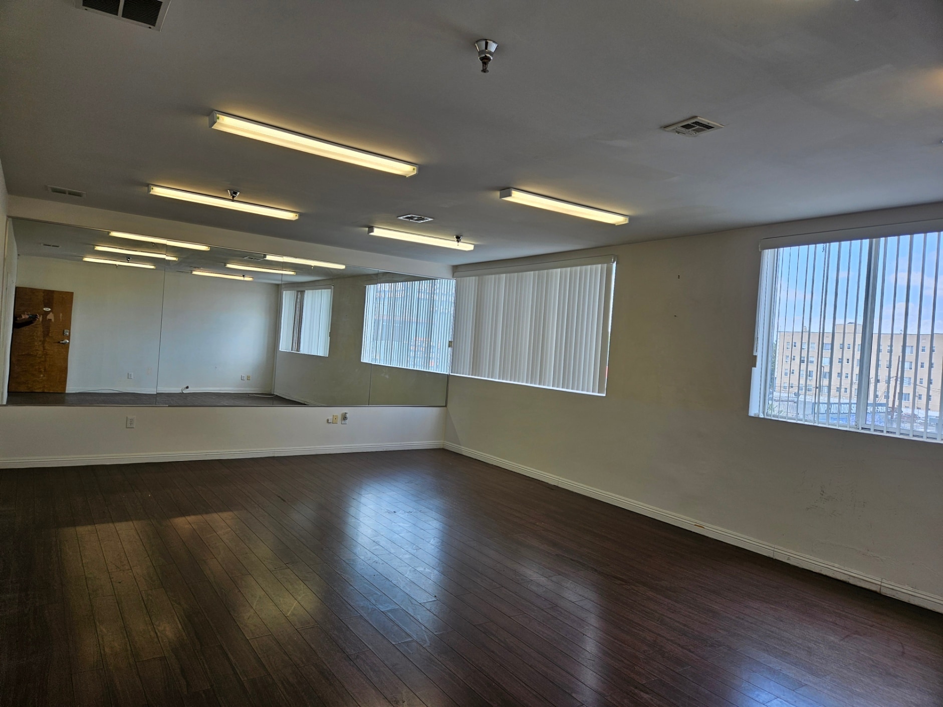 3000 W 6th St, Los Angeles, CA for lease Interior Photo- Image 1 of 2
