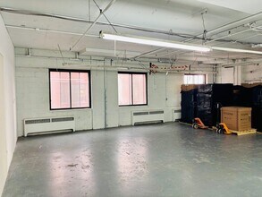 9090 Av Du Parc, Montréal, QC for lease Interior Photo- Image 1 of 4