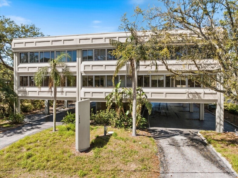 7820 S Holiday Dr Sarasota FL - 7820 S Holiday Dr Sarasota FL Building Photo 3 Large