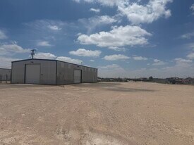 2 Drive-in Bay Shop on 1 Acre - Warehouse
