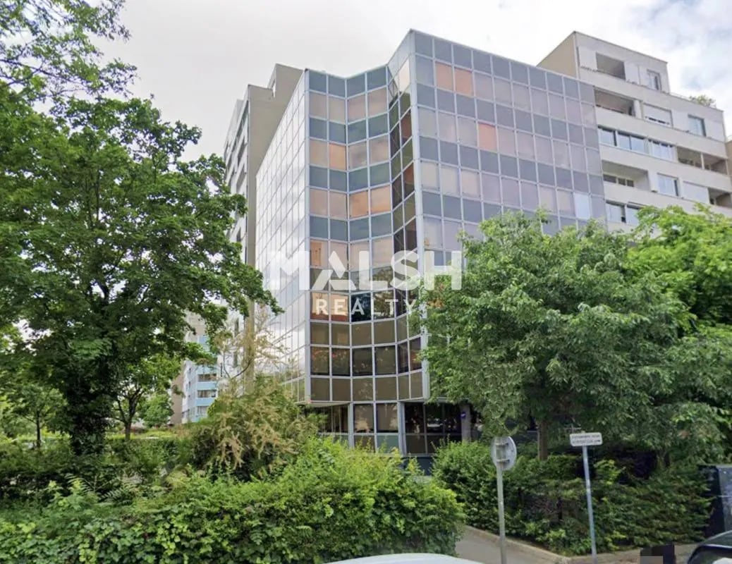 Office in Villeurbanne for sale Building Photo- Image 1 of 19
