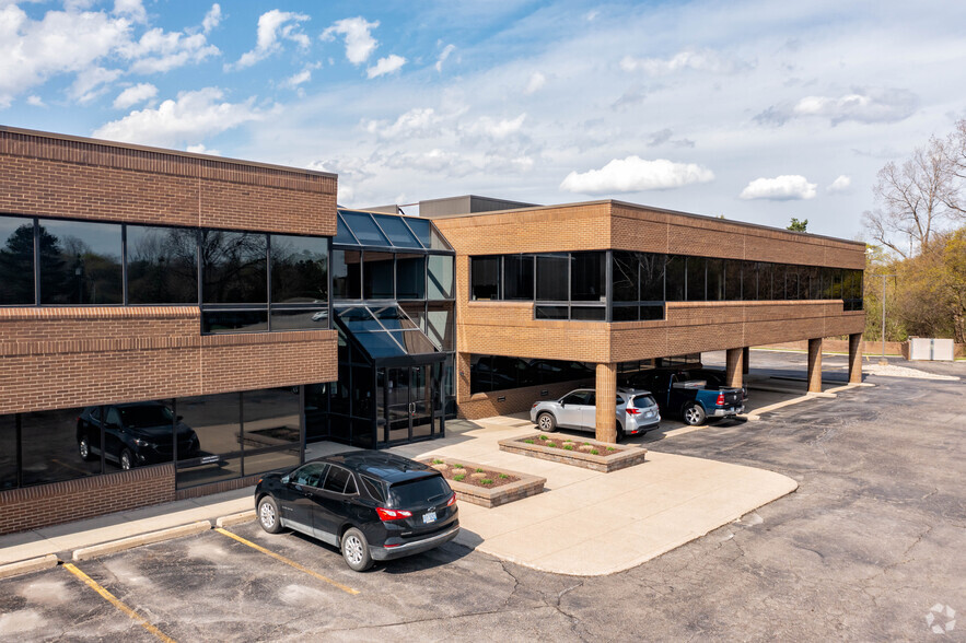 43902 Woodward Ave, Bloomfield Hills, MI for lease - Building Photo - Image 1 of 3