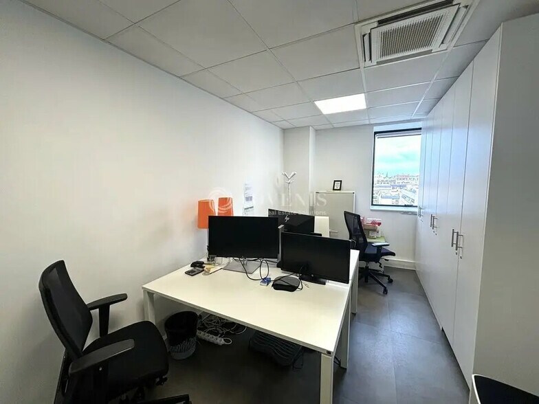 Office in Vincennes for lease - Building Photo - Image 3 of 12