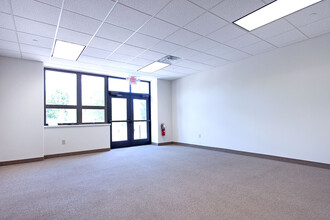 200 Route 31 N, Flemington, NJ for lease Interior Photo- Image 2 of 8