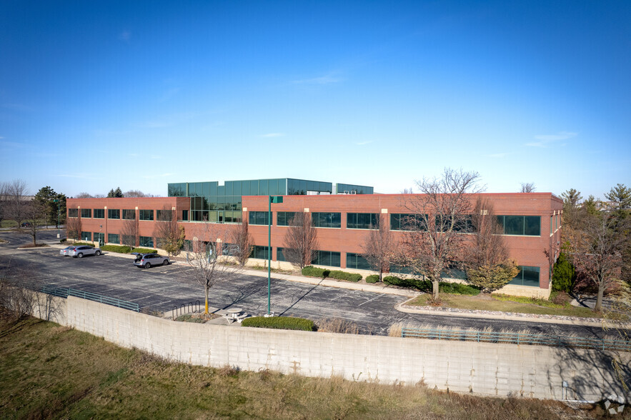 400 N Lakeview Pky, Vernon Hills, IL for lease - Building Photo - Image 3 of 8