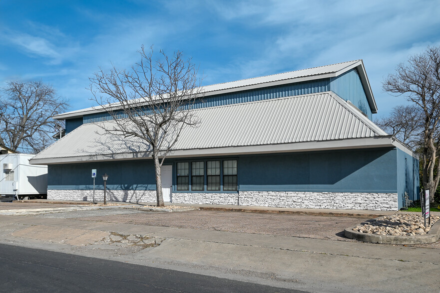 5611 Adams Ave, Austin, TX for lease - Building Photo - Image 2 of 8