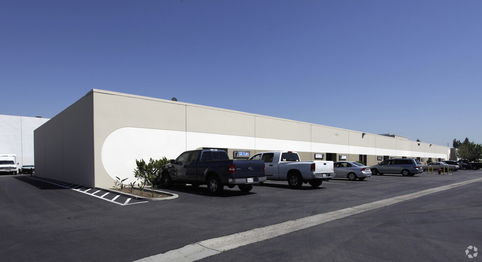 1370 N Dynamics St, Anaheim, CA for lease - Building Photo - Image 3 of 4