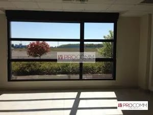 Flex in Chartres for lease - Interior Photo - Image 3 of 8