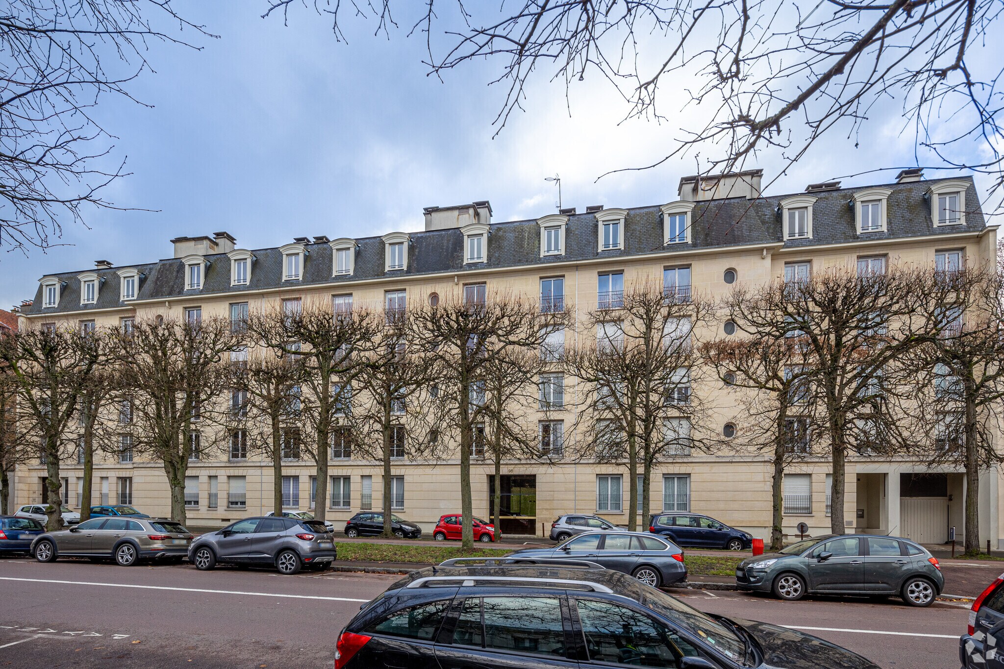 Office in Versailles for lease Primary Photo- Image 1 of 3