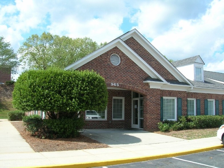 945 W Golf House Rd, Whitsett, NC 27377