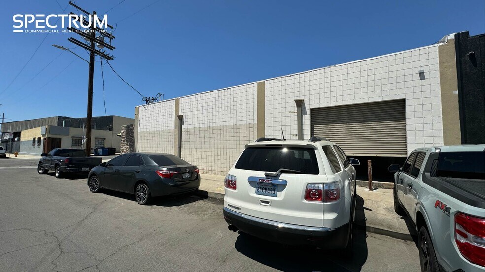 18531 Eddy St, Northridge, CA for lease - Building Photo - Image 3 of 8