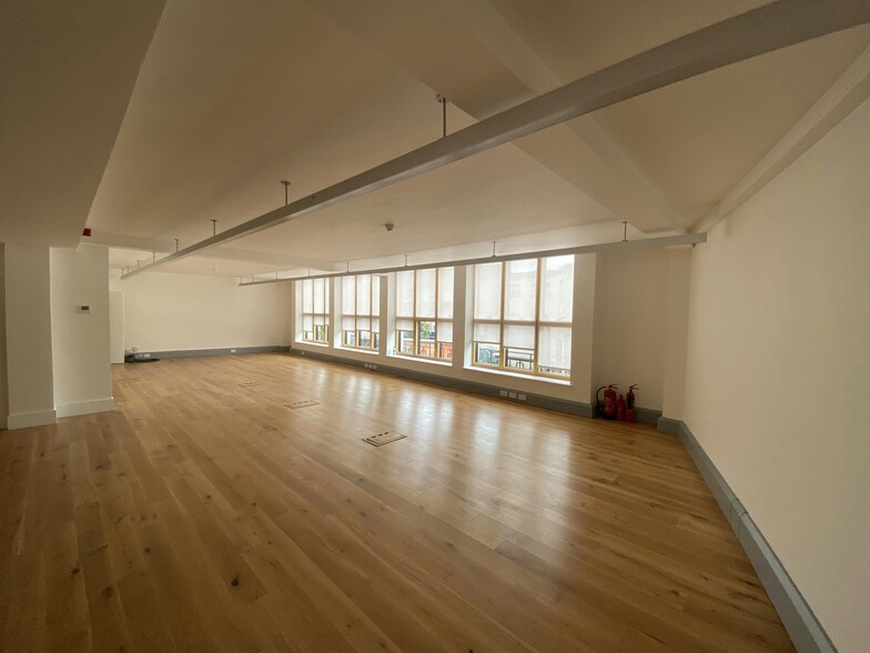 Kew Rd, Richmond for lease - Interior Photo - Image 2 of 8