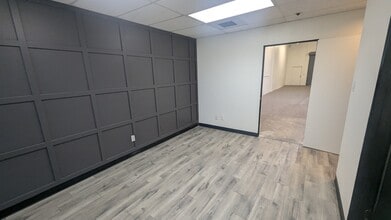 4014 E Broadway Rd, Phoenix, AZ for lease Interior Photo- Image 2 of 3