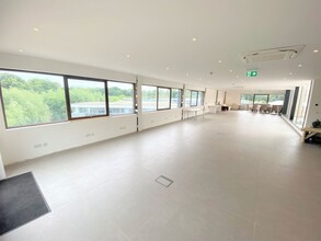 Boston Business Park, London for sale Interior Photo- Image 2 of 11