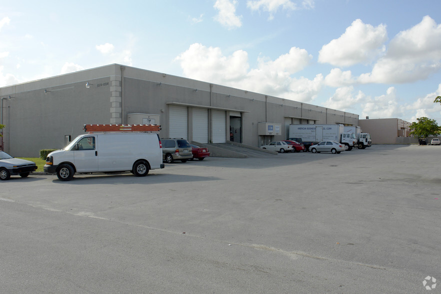 8538-8596 NW 70th St, Miami, FL for sale - Primary Photo - Image 1 of 1